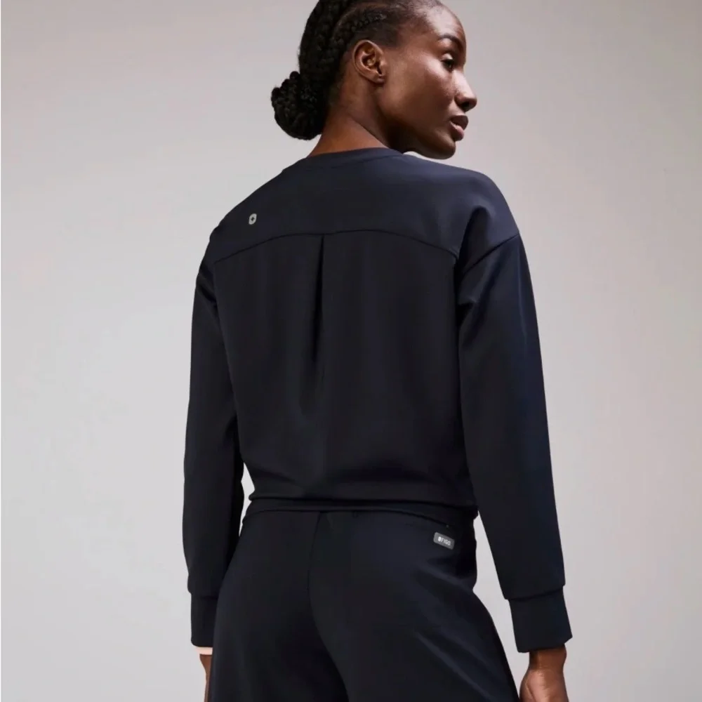 NWT FIGS Navy Cornelia FORMx Crewneck - Scrub Top - Picture 2 of 3